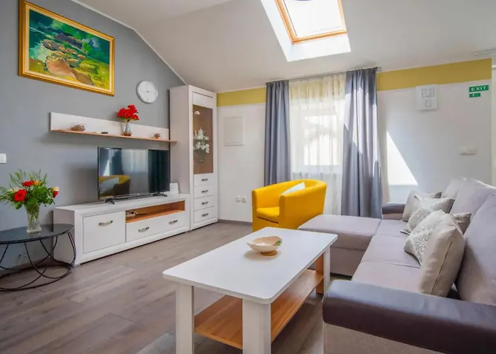 Vakantiehuis 2 Bedroom Gorgeous In Veli Brgud