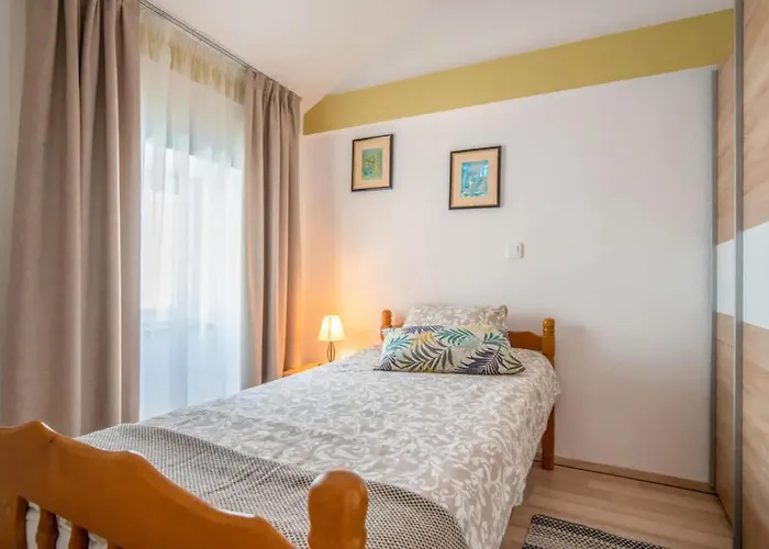 2 Bedroom Gorgeous In Vikendica *