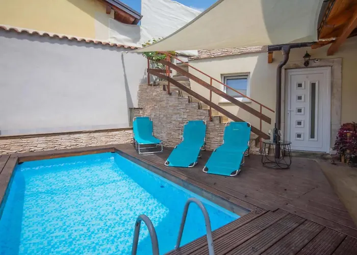 2 Bedroom Gorgeous In Veli Brgud