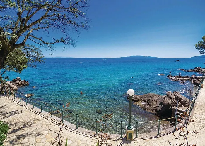 2 Bedroom Gorgeous In Vakantiehuis Veli Brgud