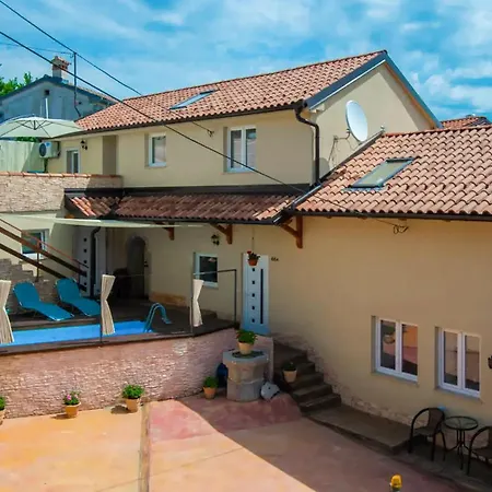 2 Bedroom Gorgeous In * Veli Brgud