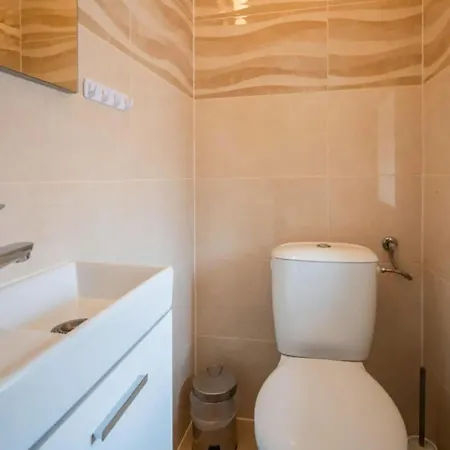 2 Bedroom Gorgeous In 펜션 *