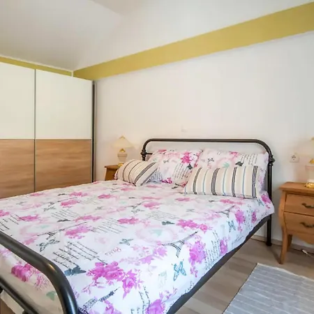 2 Bedroom Gorgeous In * Veli Brgud