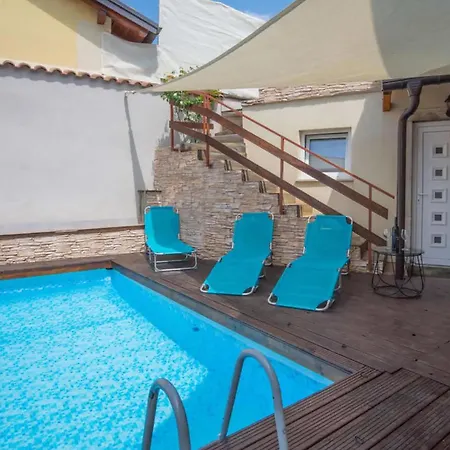 2 Bedroom Gorgeous In Veli Brgud